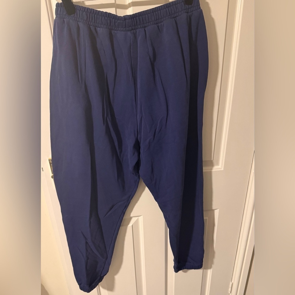 2/$35 Women’s Gymshark Navy Training Fleece sweat pants xl - Picture 2 of 5